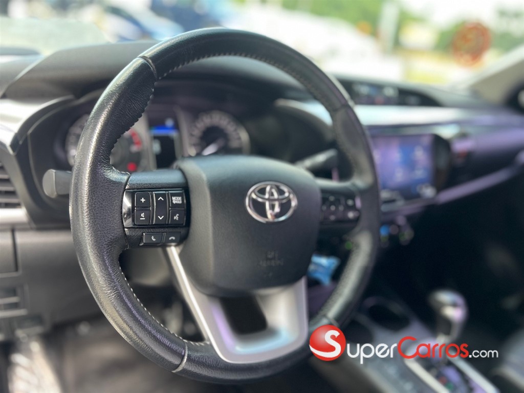 2025 Toyota Hilux SRV — foto 8 / 12