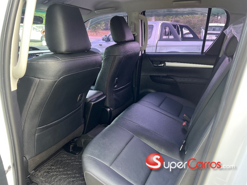 2025 Toyota Hilux SRV — foto 11 / 12