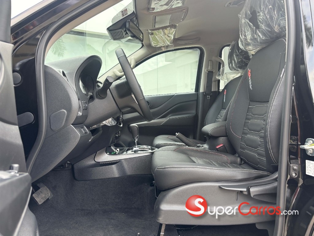 2026 Nissan Frontier Pro-4X — foto 2 / 6