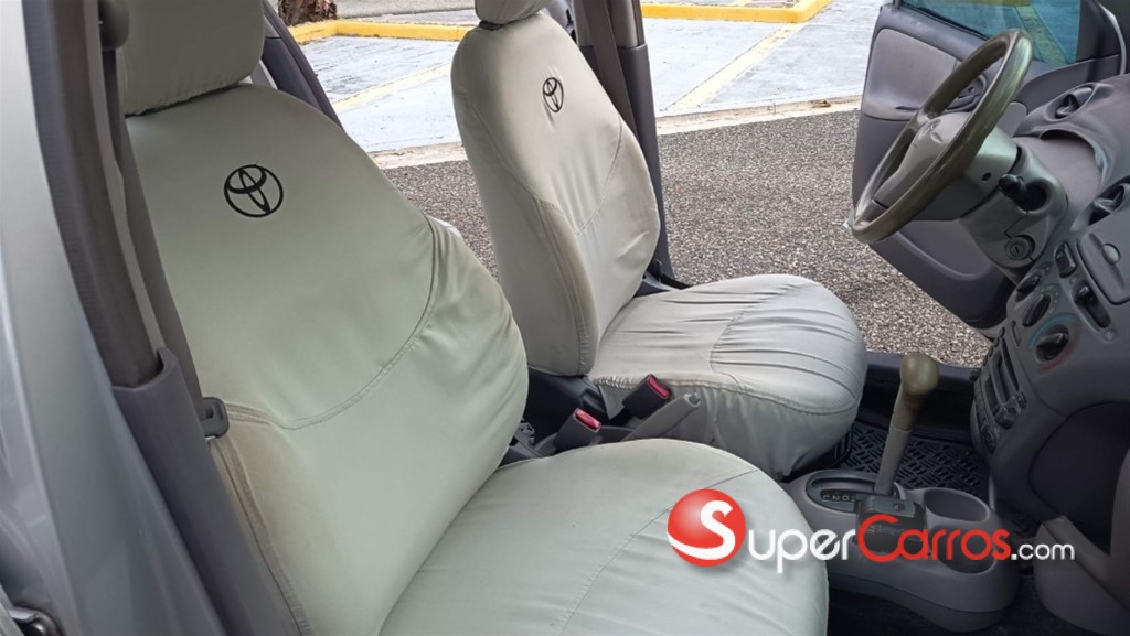 2002 Toyota Platz — foto 9 / 10