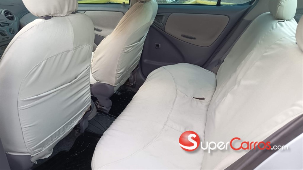 2002 Toyota Platz — foto 10 / 10