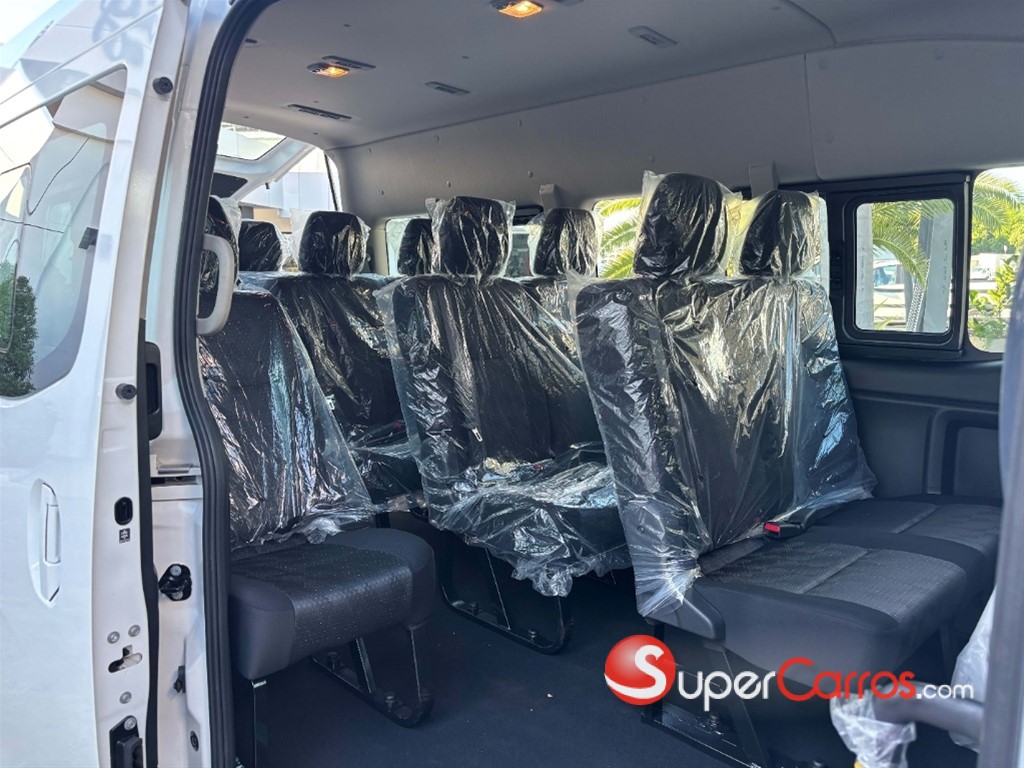 2027 Nissan Urvan — foto 6 / 9