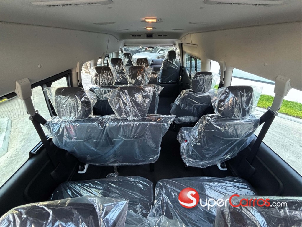 2027 Nissan Urvan — foto 8 / 9