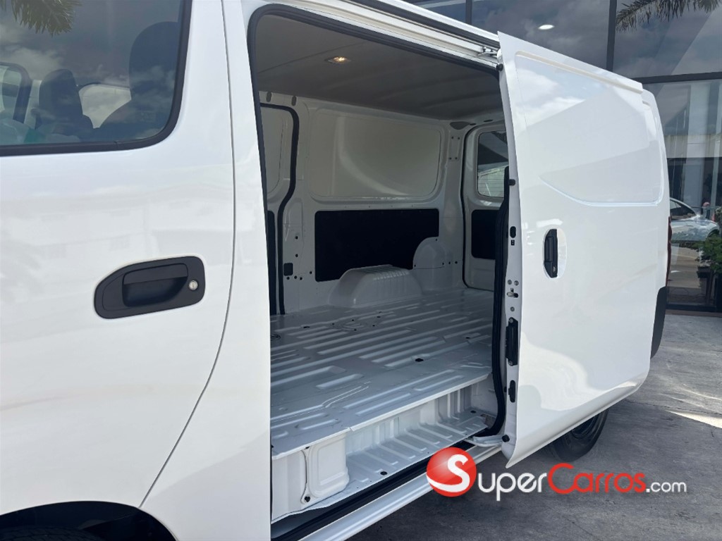 2027 Nissan Urvan Cargo — foto 3 / 8