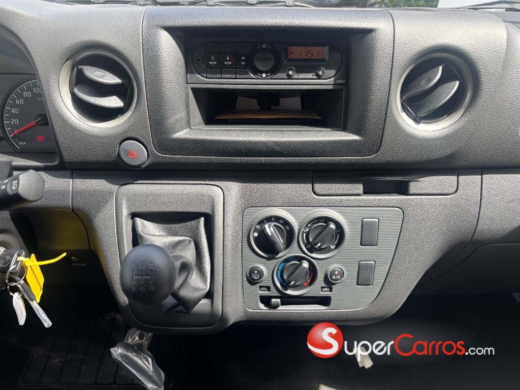 2027 Nissan Urvan Cargo — foto 5 / 8