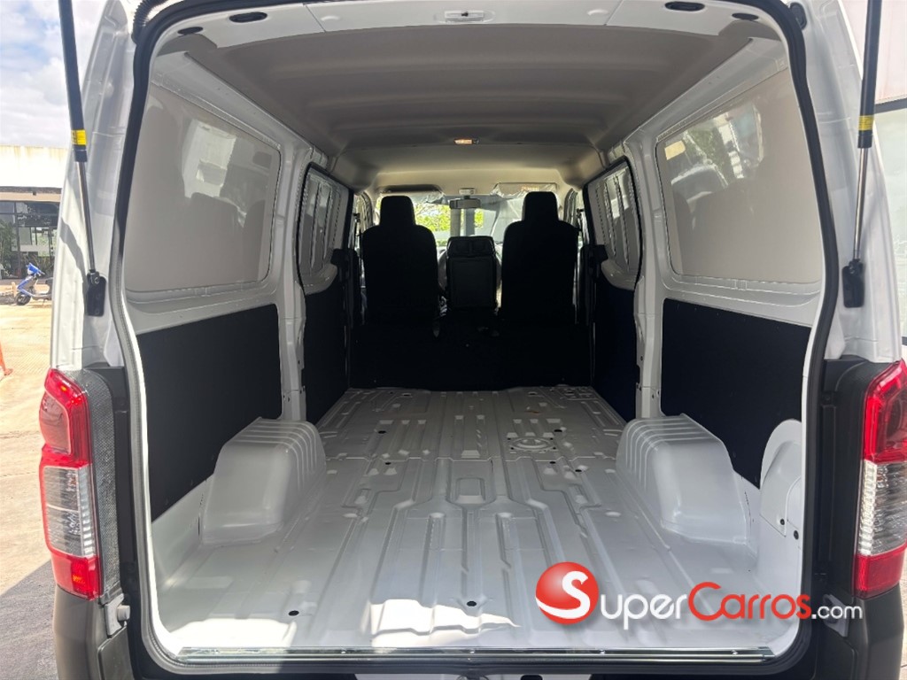 2027 Nissan Urvan Cargo — foto 6 / 8
