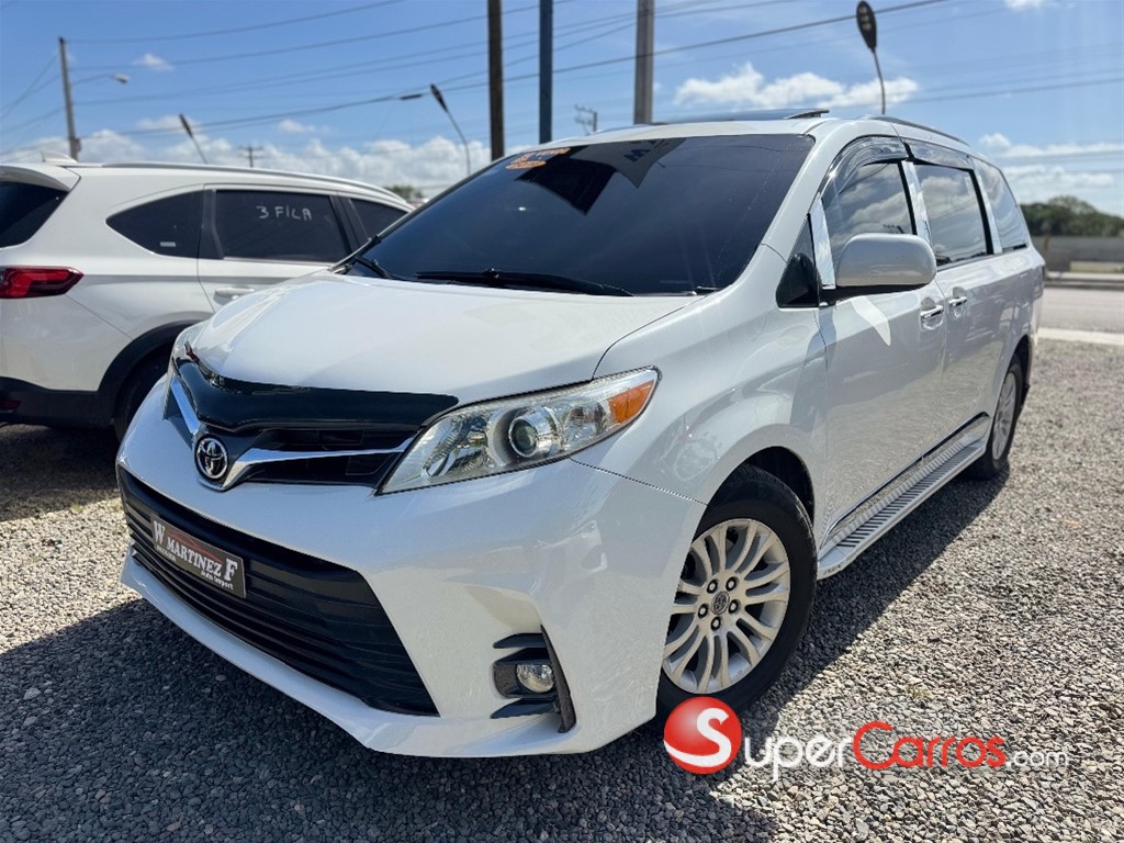 2016 Toyota Sienna XLE — foto 2 / 11