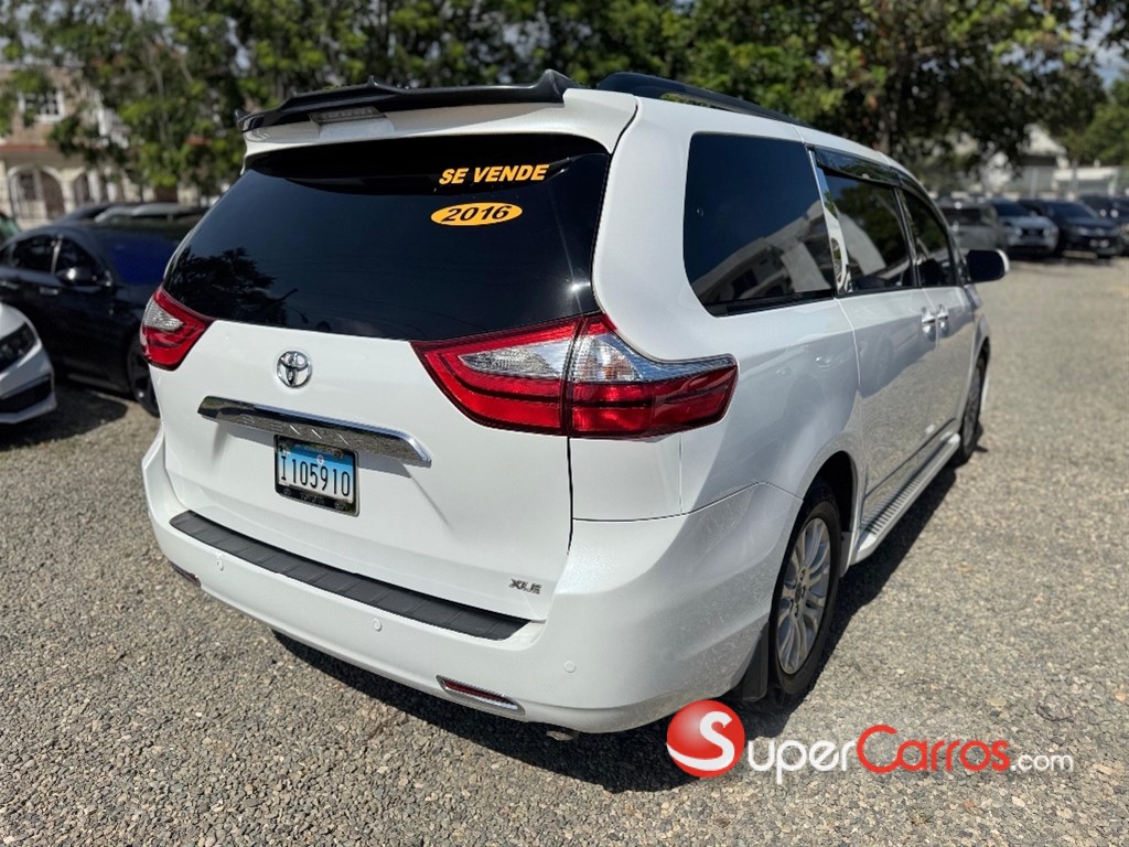 2016 Toyota Sienna XLE — foto 4 / 11