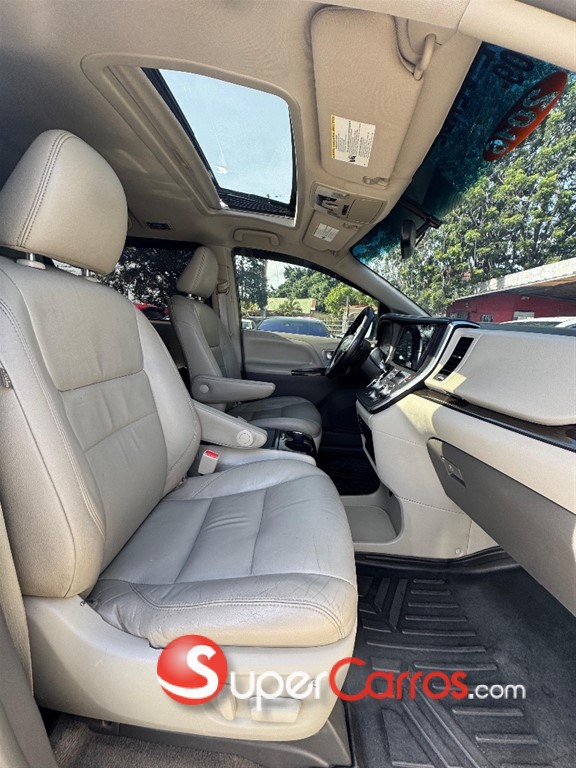 2016 Toyota Sienna XLE — foto 7 / 11