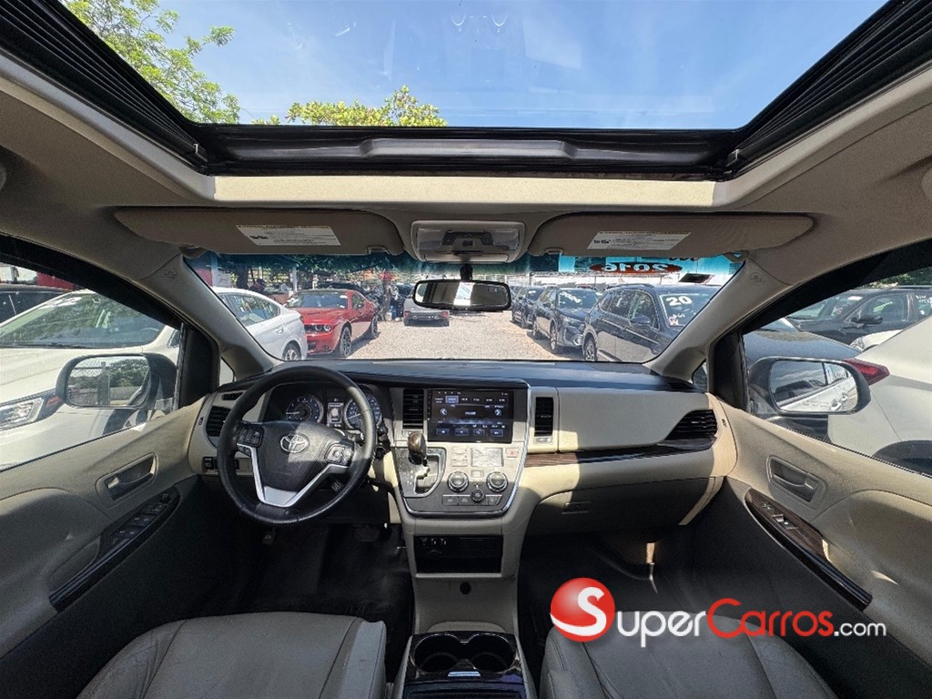 2016 Toyota Sienna XLE — foto 8 / 11
