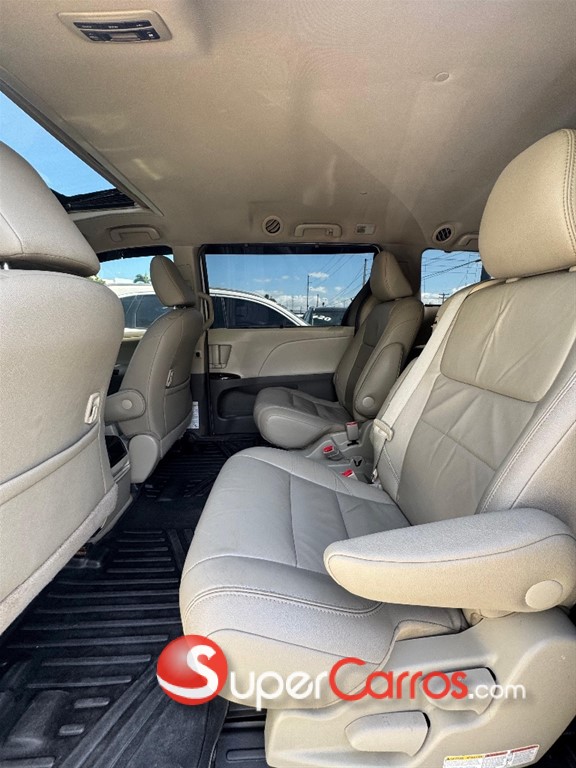 2016 Toyota Sienna XLE — foto 9 / 11