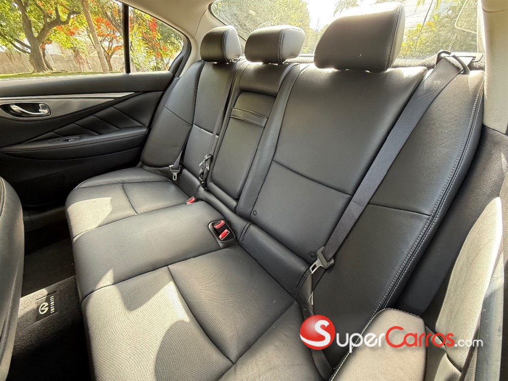 2016 Infiniti Q-50 — foto 9 / 10