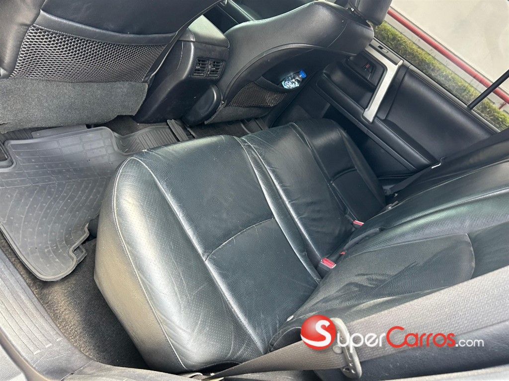 2010 Toyota 4 Runner — foto 7 / 10