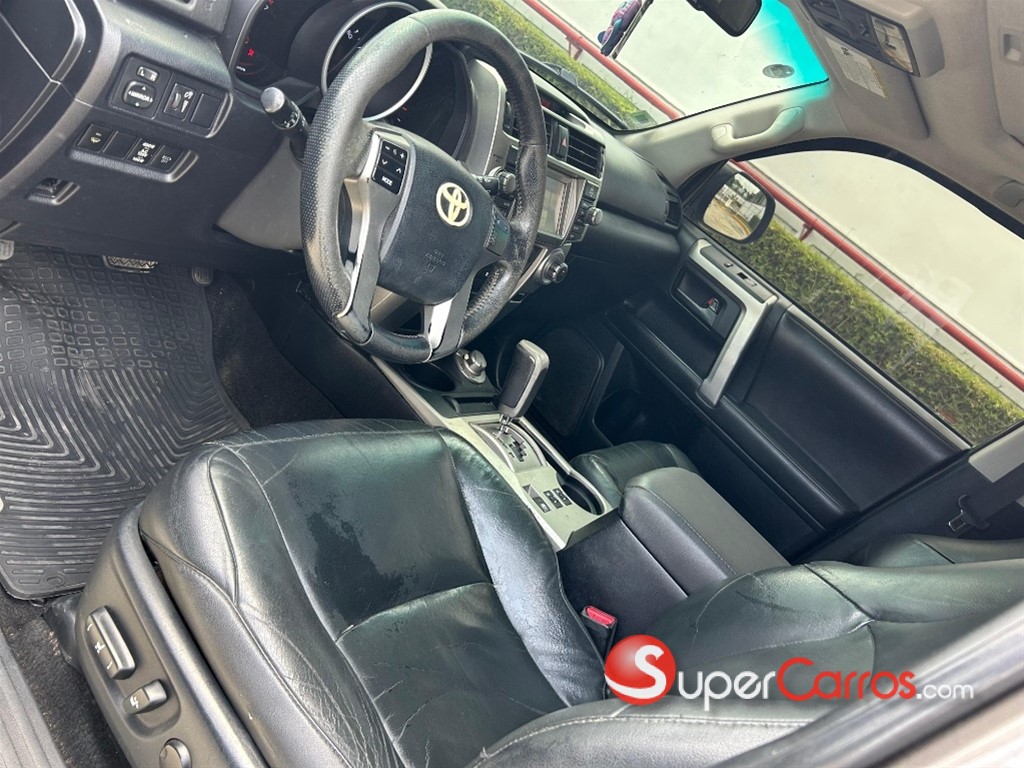 2010 Toyota 4 Runner — foto 8 / 10