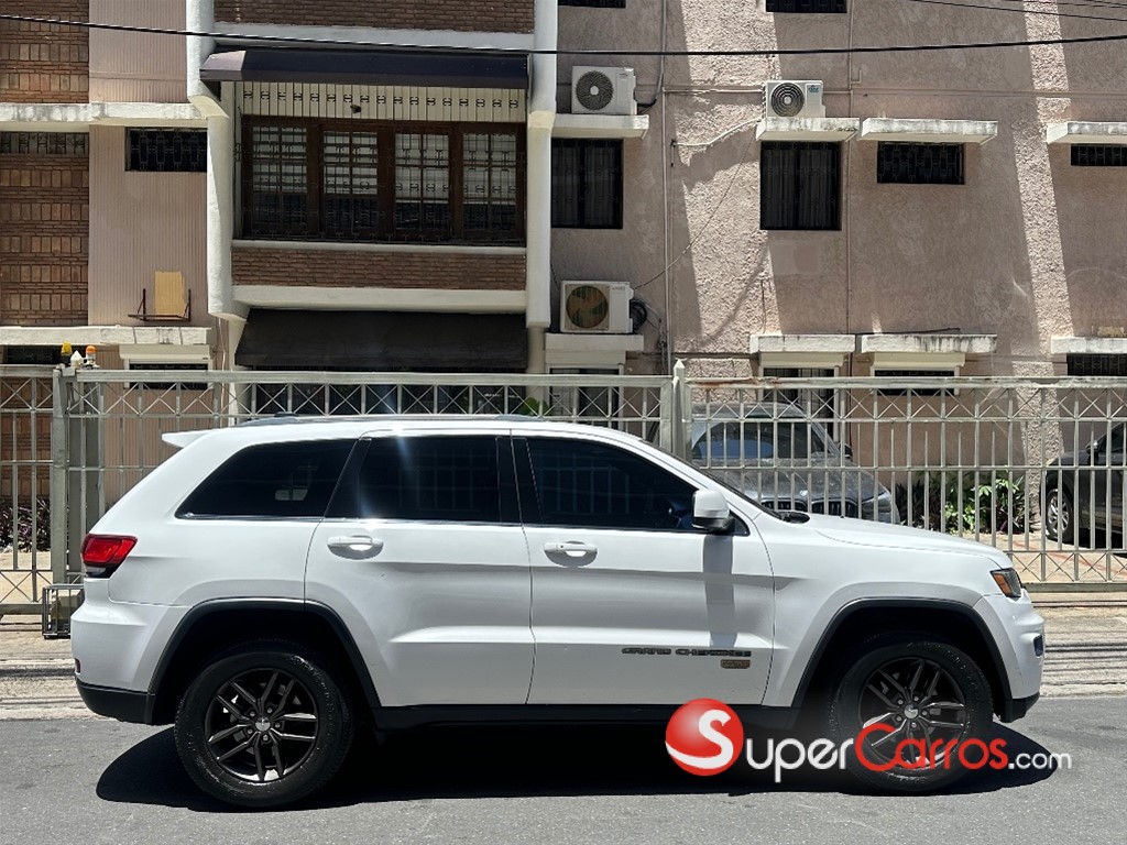 2017 Jeep Grand Cherokee 75 ANIVERSARIO — foto 7 / 10