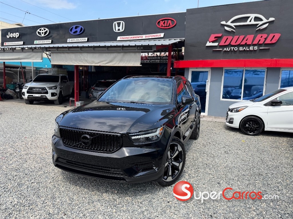 2020 Volvo XC40 Momentum — foto 2 / 12