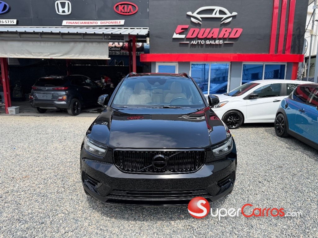 2020 Volvo XC40 Momentum — foto 3 / 12