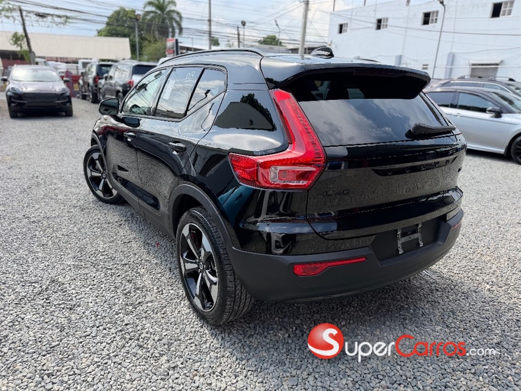 2020 Volvo XC40 Momentum — foto 9 / 12