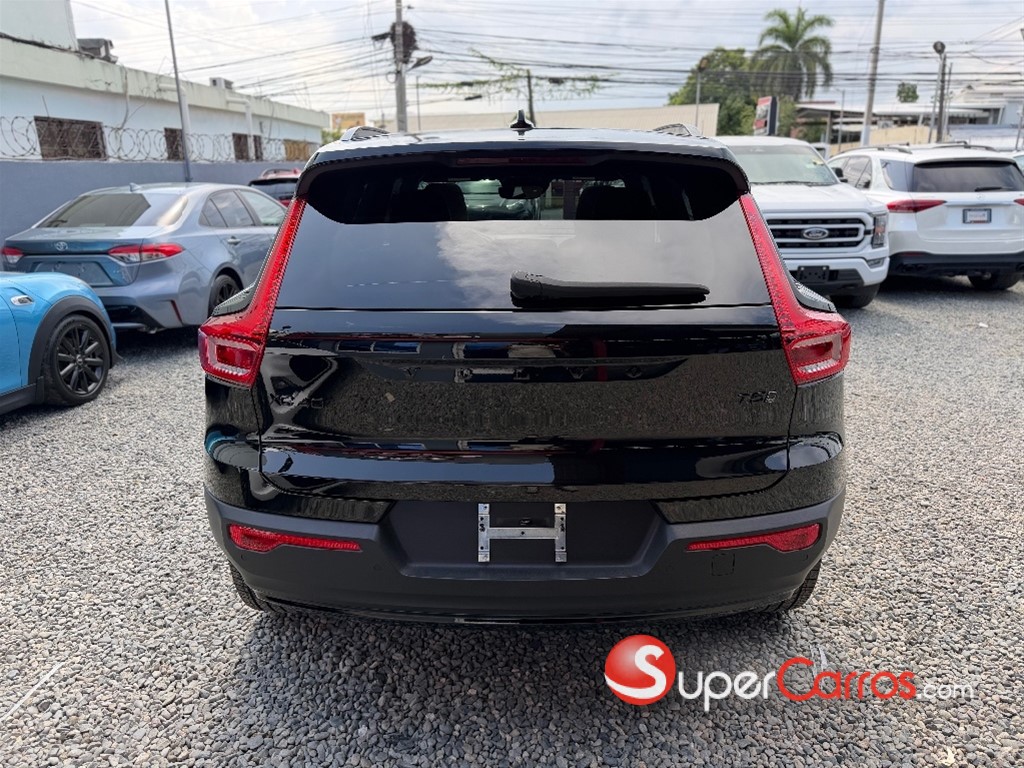 2020 Volvo XC40 Momentum — foto 11 / 12
