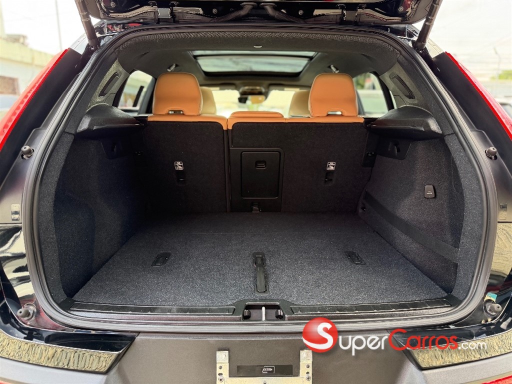 2020 Volvo XC40 Momentum — foto 12 / 12
