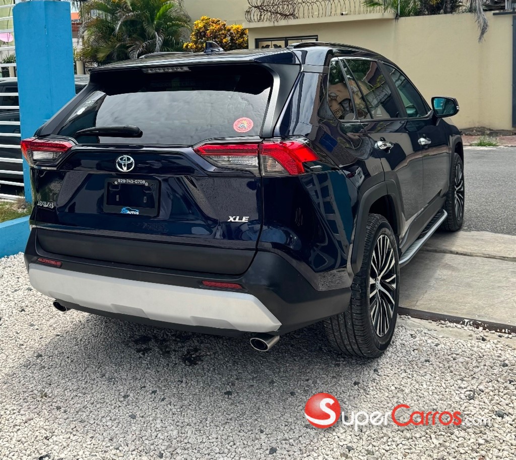 2021 Toyota RAV4 XLE Premium — foto 4 / 9