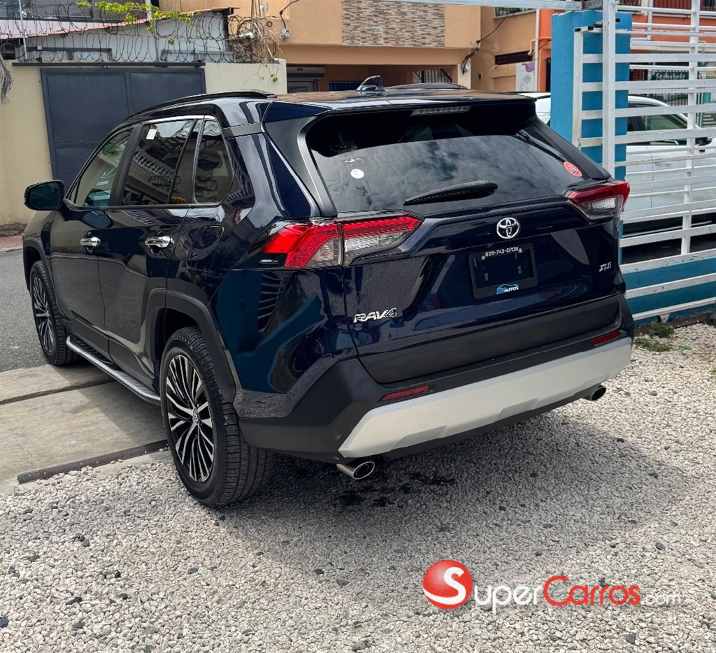 2021 Toyota RAV4 XLE Premium — foto 5 / 9