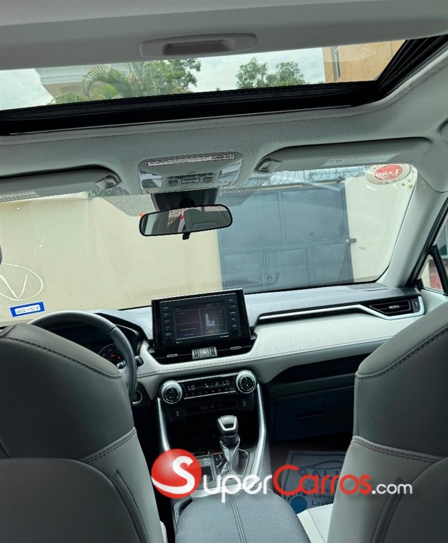 2021 Toyota RAV4 XLE Premium — foto 7 / 9