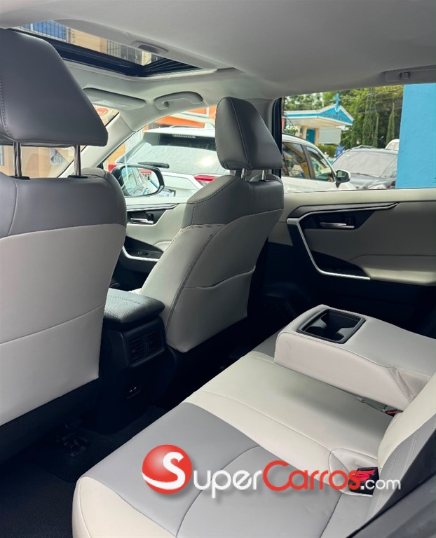 2021 Toyota RAV4 XLE Premium — foto 8 / 9