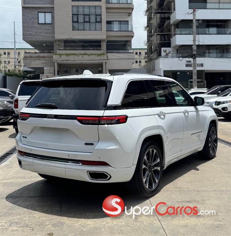 2022 Jeep Grand Cherokee Overland — foto 4 / 9