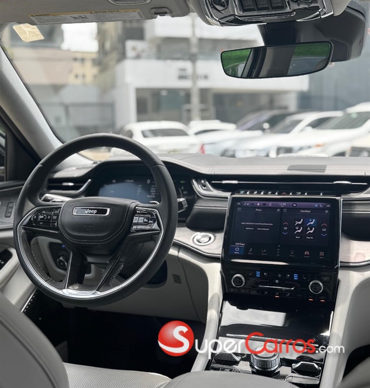 2022 Jeep Grand Cherokee Overland — foto 5 / 9