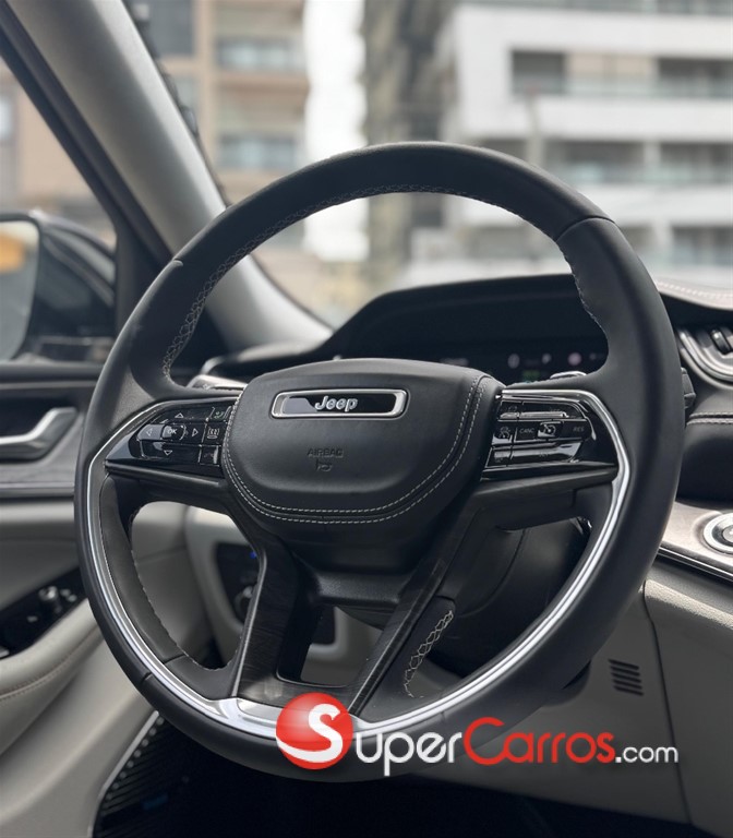 2022 Jeep Grand Cherokee Overland — foto 7 / 9
