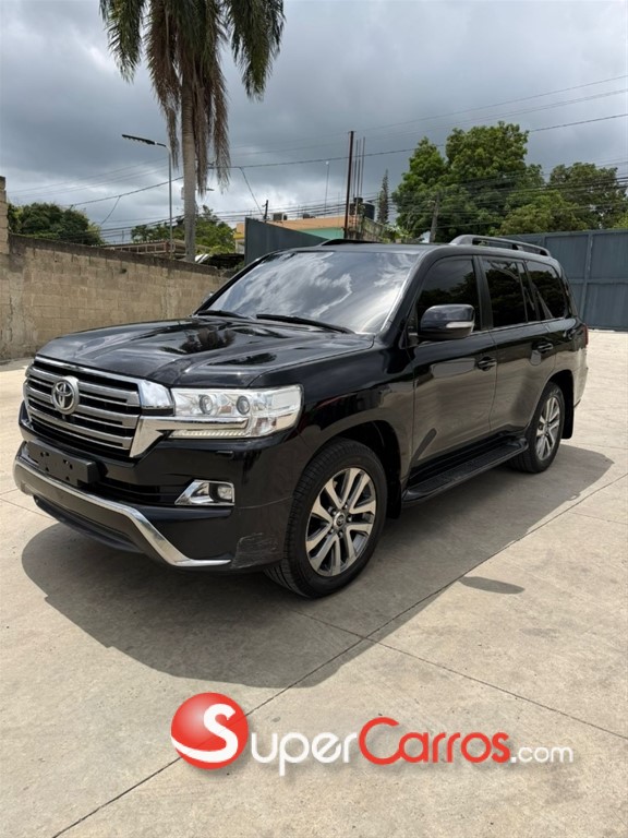 2018 Toyota Land Cruiser VXR