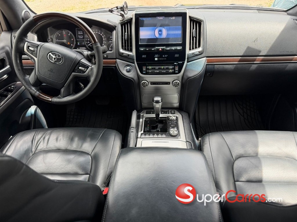 2018 Toyota Land Cruiser VXR — foto 7 / 10