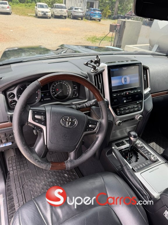 2018 Toyota Land Cruiser VXR — foto 8 / 10