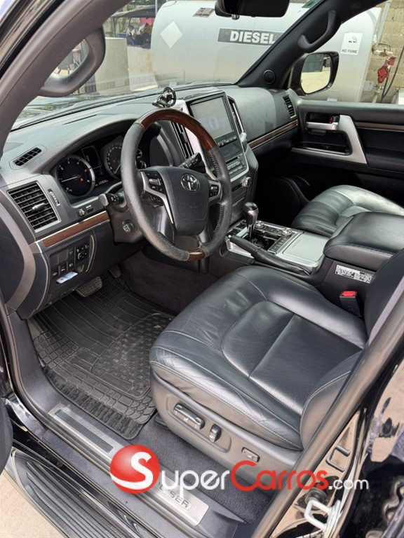2018 Toyota Land Cruiser VXR — foto 9 / 10