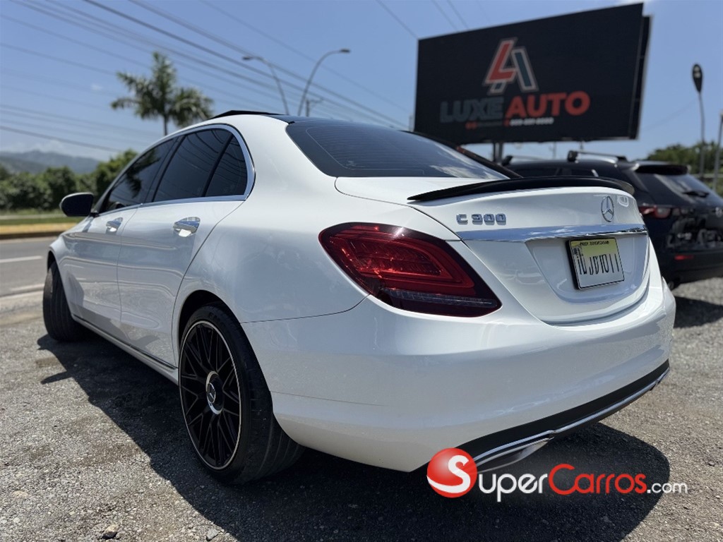 2019 Mercedes-Benz Clase C 300 4 Matic — foto 2 / 9