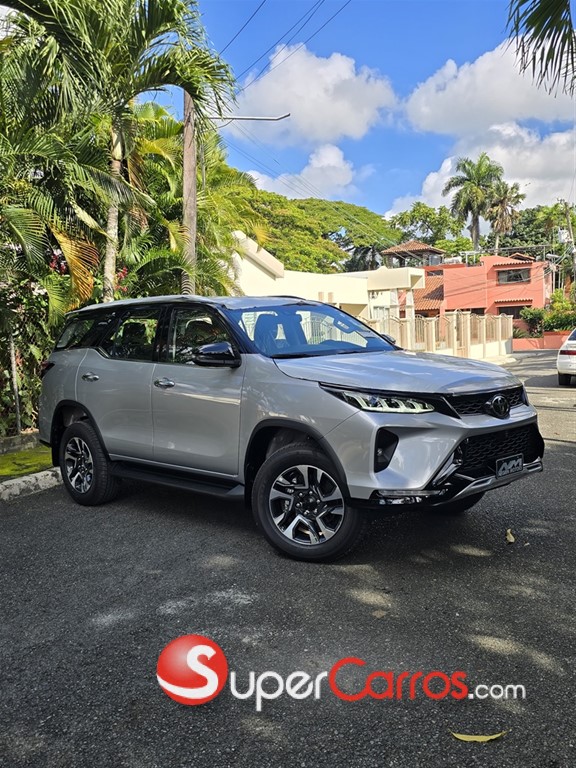 2026 Toyota Fortuner DIAMOND — foto 2 / 8