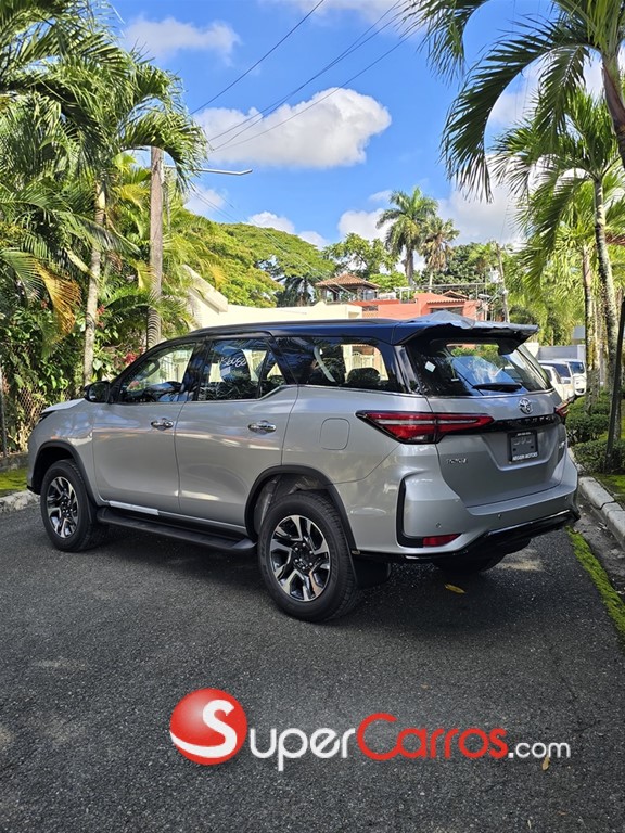 2026 Toyota Fortuner DIAMOND — foto 3 / 8