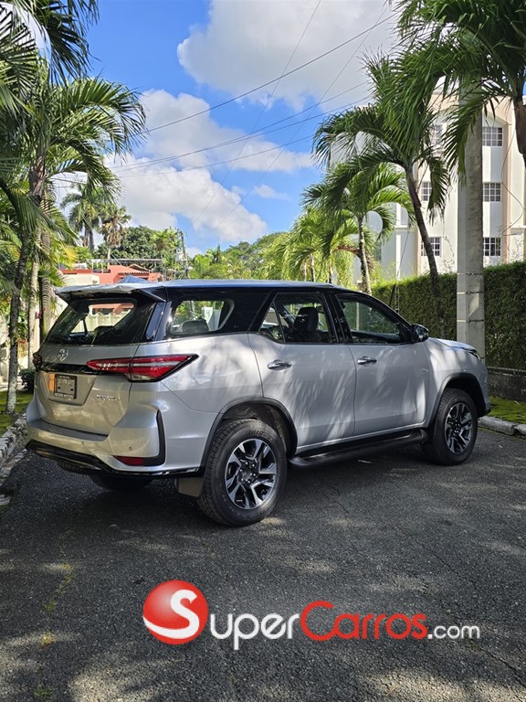 2026 Toyota Fortuner DIAMOND — foto 4 / 8