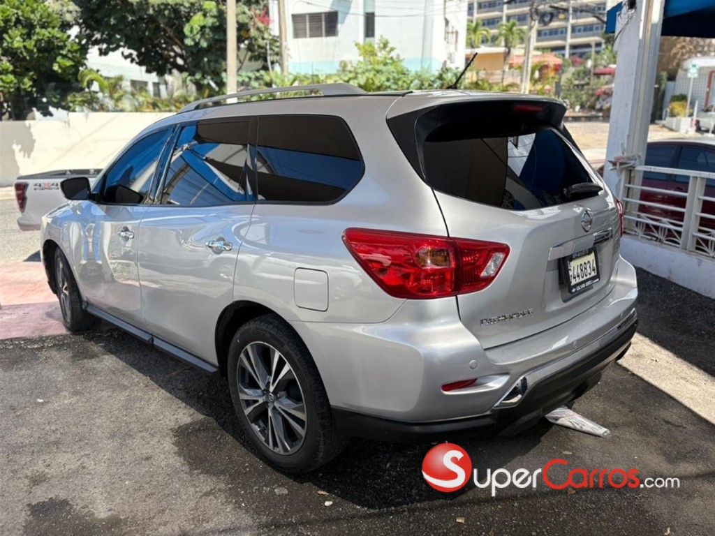 2019 Nissan Pathfinder Limited — foto 4 / 10