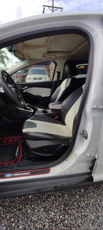 2015 Ford Focus Hatchback — foto 6 / 8
