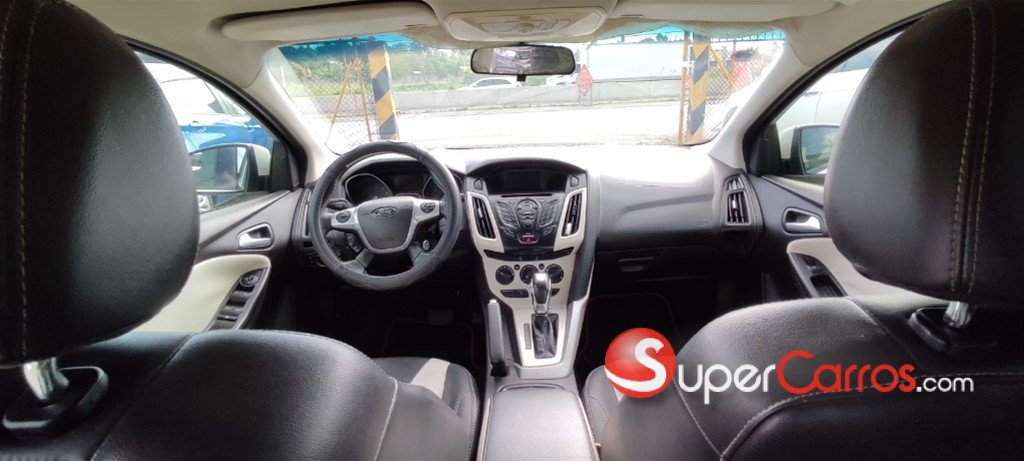 2015 Ford Focus Hatchback — foto 7 / 8