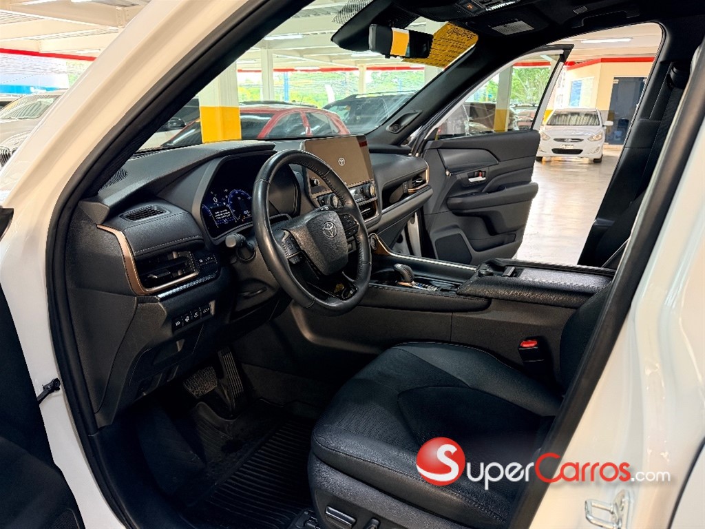 2024 Toyota Grand Highlander Max Platinum Hybrid — foto 7 / 12