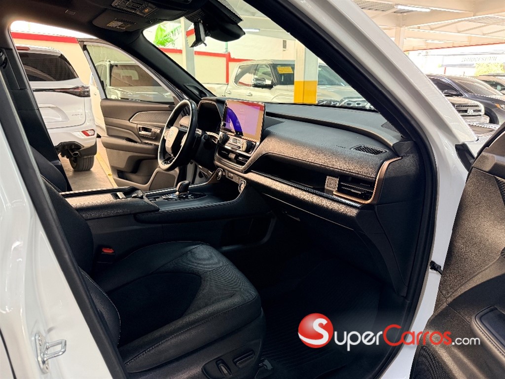 2024 Toyota Grand Highlander Max Platinum Hybrid — foto 9 / 12