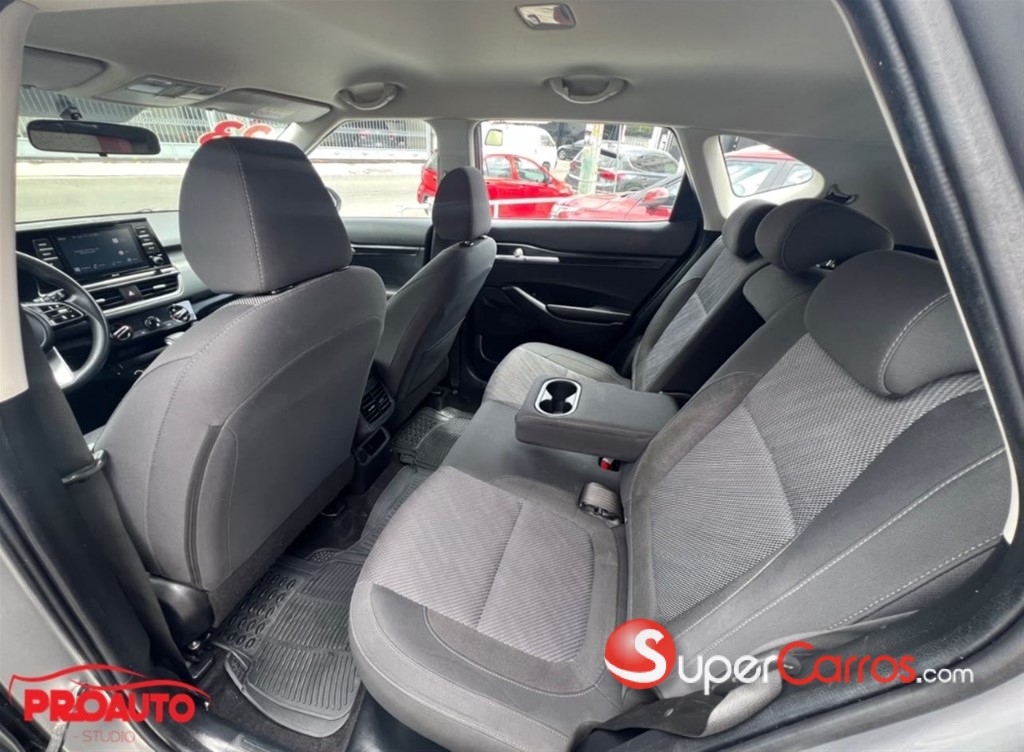 2022 Kia Seltos — foto 8 / 10