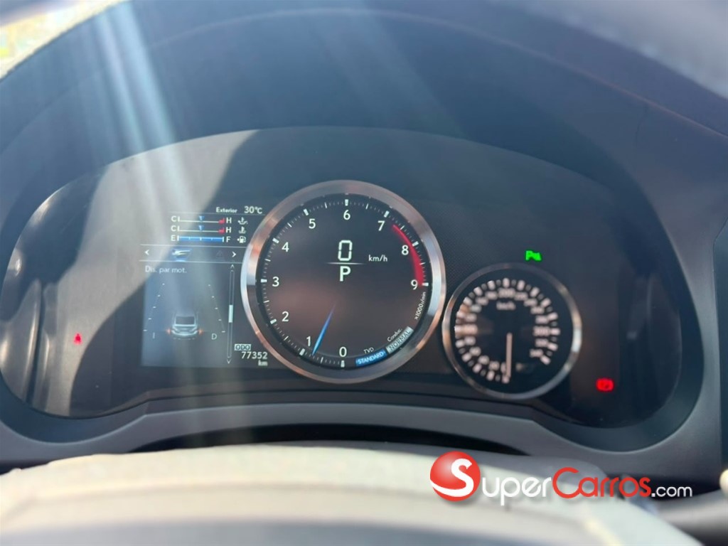 2016 Lexus RC F — foto 9 / 12