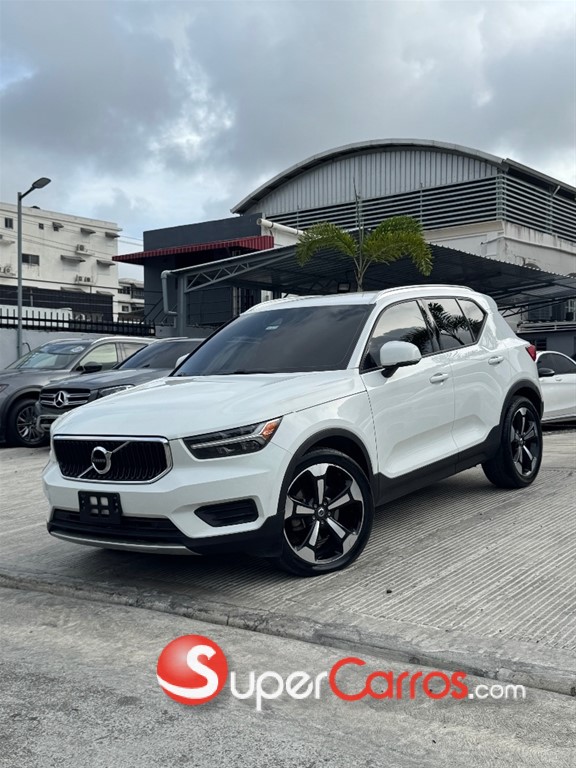 2019 Volvo XC40 T4 Momemtum