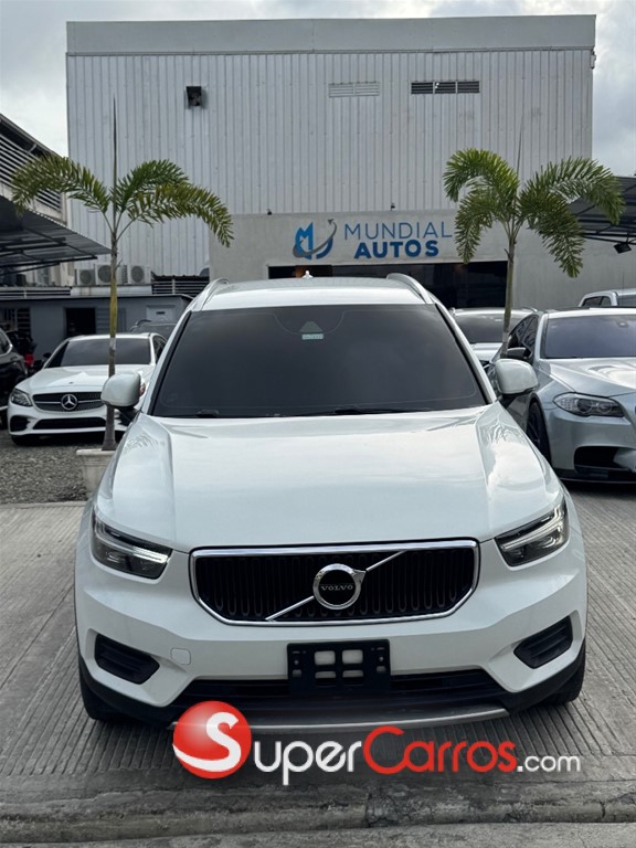 2019 Volvo XC40 T4 Momemtum — foto 3 / 11
