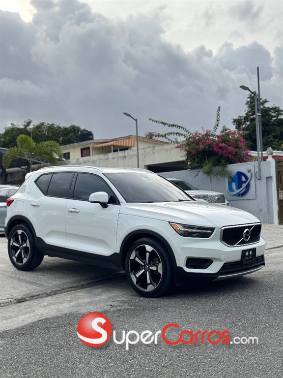 2019 Volvo XC40 T4 Momemtum — foto 4 / 11