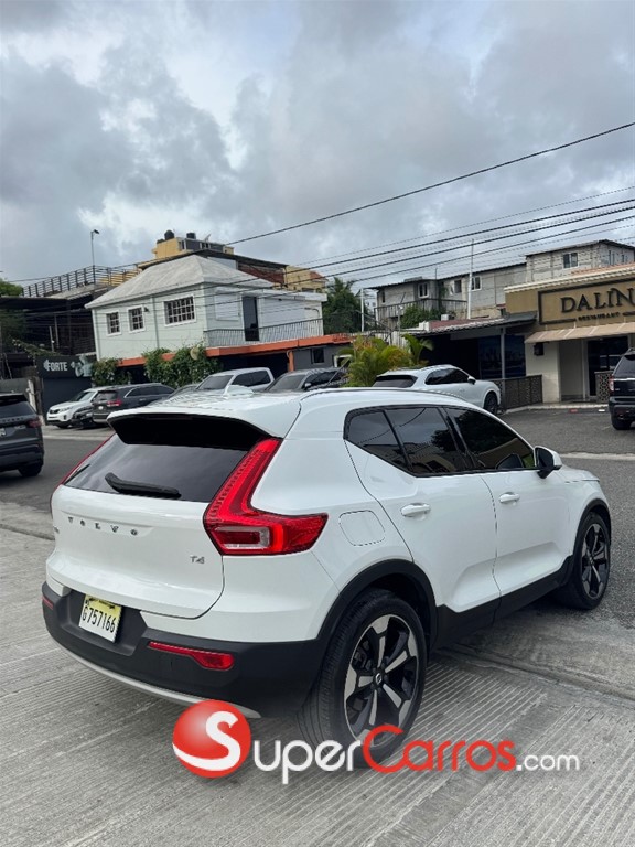2019 Volvo XC40 T4 Momemtum — foto 5 / 11